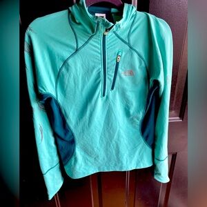 Women’s Medium Green THE NORTH FACE Flight Series Vapor‎ Wick 1/4 Zip Pullover